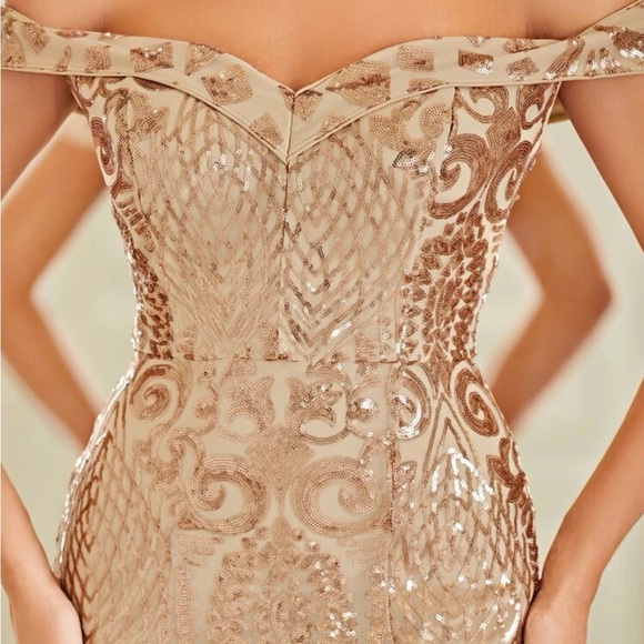 Luxe off shoulder slit thigh holidays party sequins dress - Picture 16 of 16